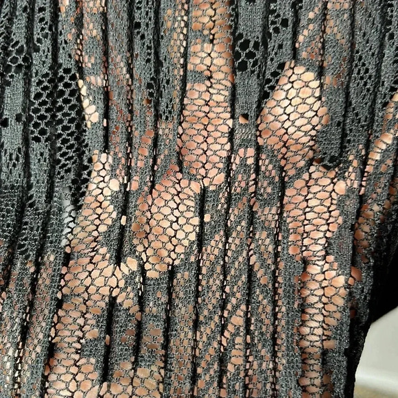 Full Circle Trends Women’s Black Sheer Turtleneck Ruffled Blouse Size 3X - Picture 7 of 9